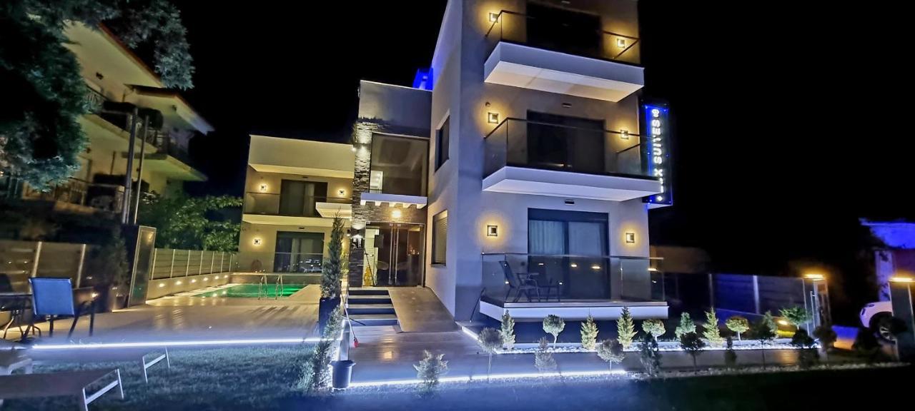Luxsuites Ofrinion Exterior photo