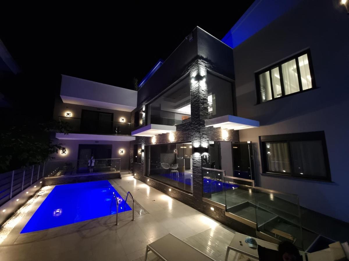 Luxsuites Ofrinion Exterior photo