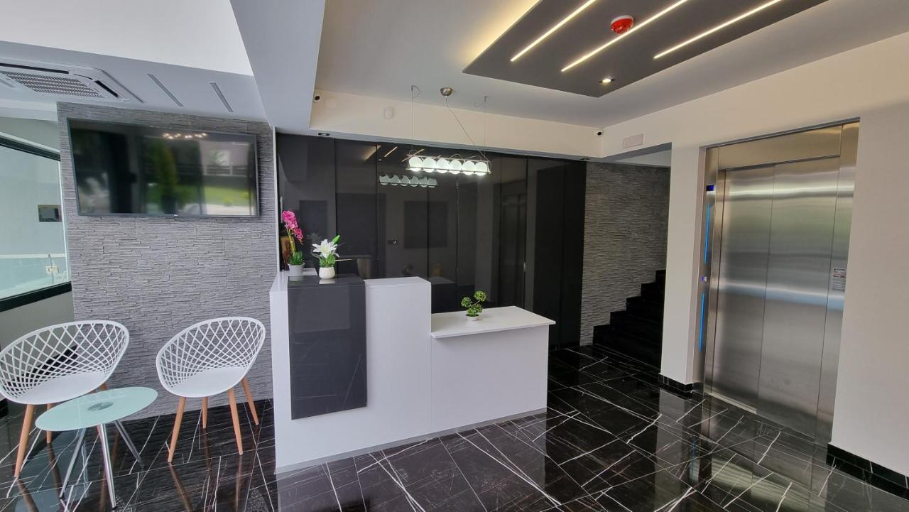 Luxsuites Ofrinion Exterior photo
