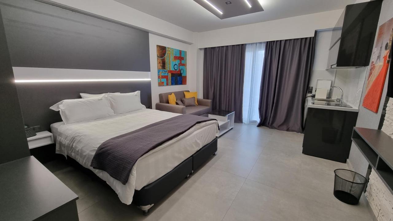 Luxsuites Ofrinion Exterior photo