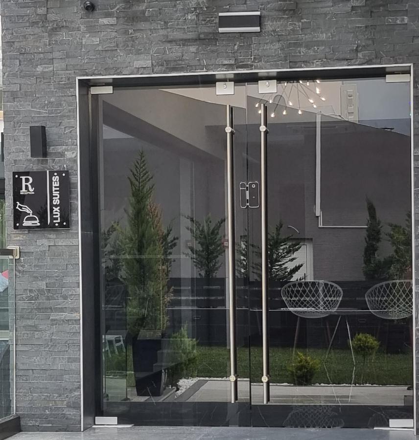Luxsuites Ofrinion Exterior photo