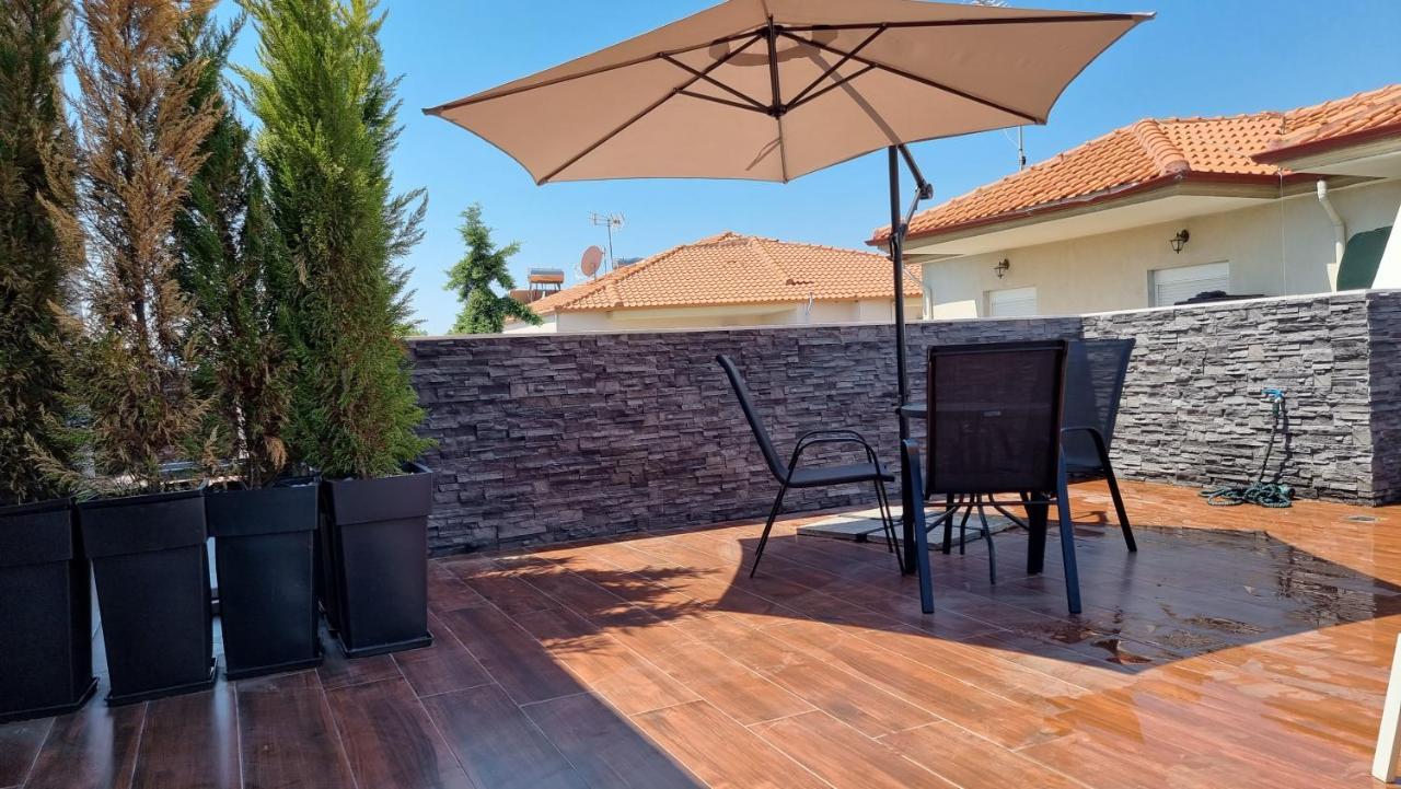 Luxsuites Ofrinion Exterior photo